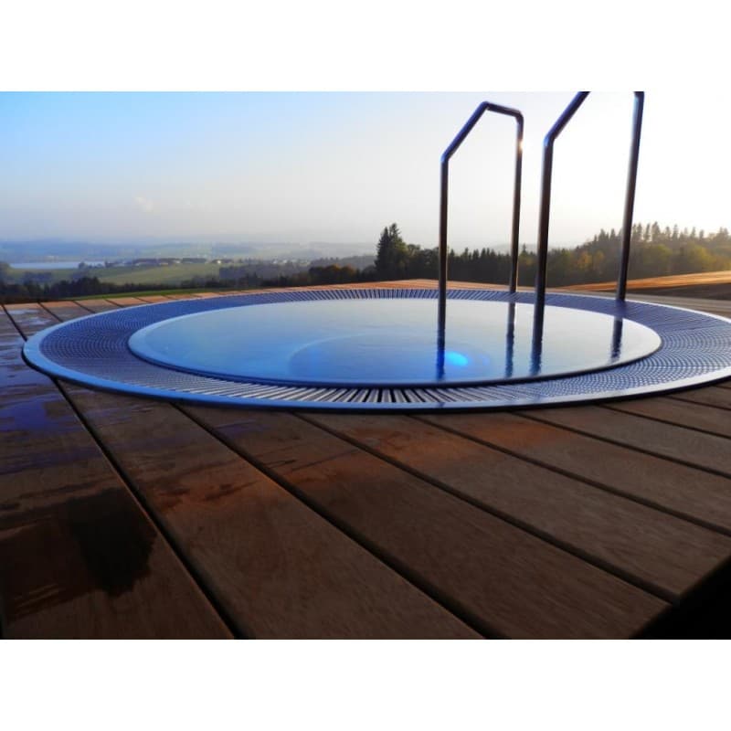 stainless-steel-jacuzzi-2.jpg